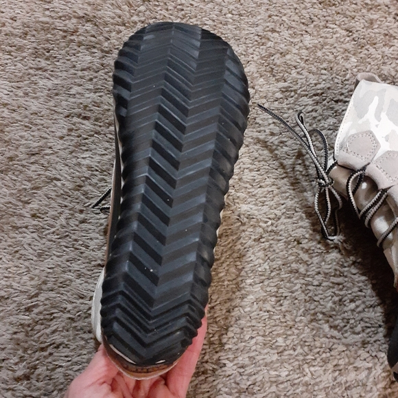 Sorel waterproof boots - Picture 10 of 10